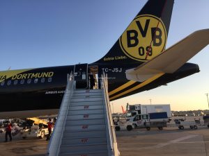 ボルシア・ドルトムントのロゴ入り航空機1