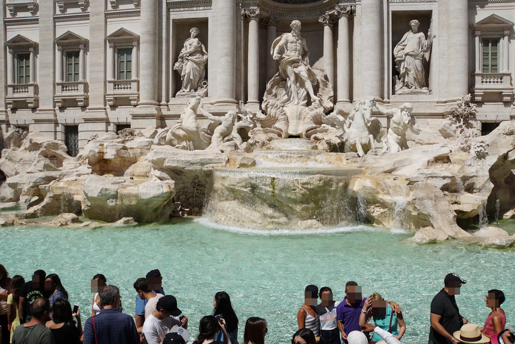 ローマの休日でおなじみ トレビの泉 スペイン広場 を観光 海外 国内 気楽に世界周遊の旅と海外情報